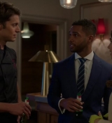 Emily_in_Paris_S02E08_WEBRip_x264-ION10_0426.jpg