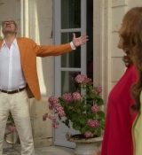 Emily_in_Paris_S02E08_WEBRip_x264-ION10_0852.jpg