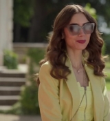 Emily_in_Paris_S02E08_WEBRip_x264-ION10_0866.jpg
