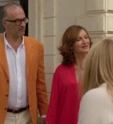 Emily_in_Paris_S02E08_WEBRip_x264-ION10_0876.jpg