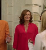 Emily_in_Paris_S02E08_WEBRip_x264-ION10_0891.jpg