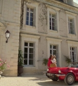 Emily_in_Paris_S02E08_WEBRip_x264-ION10_0901.jpg