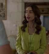 Emily_in_Paris_S02E08_WEBRip_x264-ION10_0941.jpg