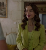Emily_in_Paris_S02E08_WEBRip_x264-ION10_0949.jpg