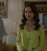 Emily_in_Paris_S02E08_WEBRip_x264-ION10_0972.jpg