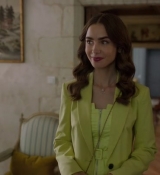 Emily_in_Paris_S02E08_WEBRip_x264-ION10_0973.jpg