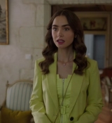 Emily_in_Paris_S02E08_WEBRip_x264-ION10_0980.jpg