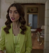 Emily_in_Paris_S02E08_WEBRip_x264-ION10_0985.jpg