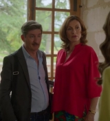 Emily_in_Paris_S02E08_WEBRip_x264-ION10_0986.jpg