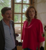 Emily_in_Paris_S02E08_WEBRip_x264-ION10_0987.jpg