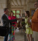 Emily_in_Paris_S02E08_WEBRip_x264-ION10_0994.jpg