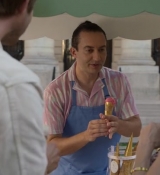 Emily_in_Paris_S02E08_WEBRip_x264-ION10_1073.jpg