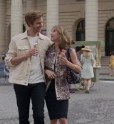 Emily_in_Paris_S02E08_WEBRip_x264-ION10_1099.jpg