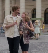 Emily_in_Paris_S02E08_WEBRip_x264-ION10_1100.jpg