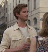 Emily_in_Paris_S02E08_WEBRip_x264-ION10_1124.jpg