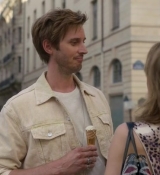 Emily_in_Paris_S02E08_WEBRip_x264-ION10_1125.jpg