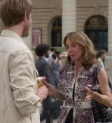 Emily_in_Paris_S02E08_WEBRip_x264-ION10_1126.jpg