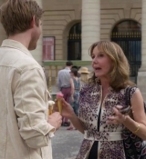 Emily_in_Paris_S02E08_WEBRip_x264-ION10_1127.jpg