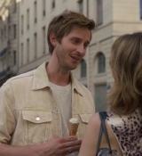 Emily_in_Paris_S02E08_WEBRip_x264-ION10_1136.jpg