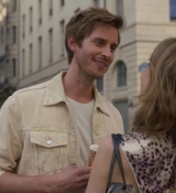 Emily_in_Paris_S02E08_WEBRip_x264-ION10_1154.jpg