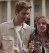 Emily_in_Paris_S02E08_WEBRip_x264-ION10_1195.jpg