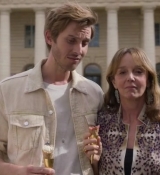 Emily_in_Paris_S02E08_WEBRip_x264-ION10_1199.jpg