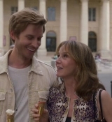 Emily_in_Paris_S02E08_WEBRip_x264-ION10_1216.jpg