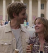Emily_in_Paris_S02E08_WEBRip_x264-ION10_1220.jpg