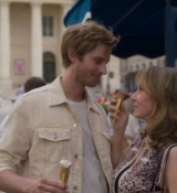 Emily_in_Paris_S02E08_WEBRip_x264-ION10_1225.jpg