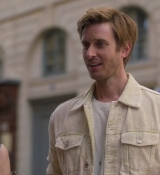 Emily_in_Paris_S02E08_WEBRip_x264-ION10_1262.jpg