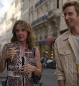 Emily_in_Paris_S02E08_WEBRip_x264-ION10_1278.jpg