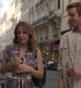 Emily_in_Paris_S02E08_WEBRip_x264-ION10_1279.jpg