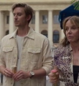 Emily_in_Paris_S02E08_WEBRip_x264-ION10_1331.jpg