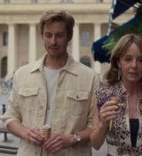 Emily_in_Paris_S02E08_WEBRip_x264-ION10_1340.jpg