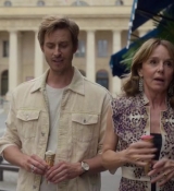 Emily_in_Paris_S02E08_WEBRip_x264-ION10_1342.jpg