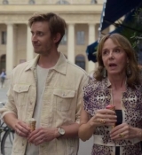 Emily_in_Paris_S02E08_WEBRip_x264-ION10_1346.jpg