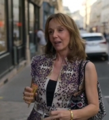 Emily_in_Paris_S02E08_WEBRip_x264-ION10_1359.jpg