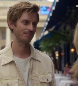 Emily_in_Paris_S02E08_WEBRip_x264-ION10_1378.jpg