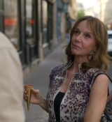 Emily_in_Paris_S02E08_WEBRip_x264-ION10_1380.jpg