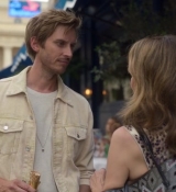 Emily_in_Paris_S02E08_WEBRip_x264-ION10_1394.jpg