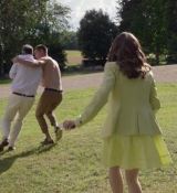 Emily_in_Paris_S02E08_WEBRip_x264-ION10_1639.jpg