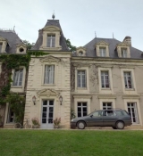 Emily_in_Paris_S02E08_WEBRip_x264-ION10_1693.jpg