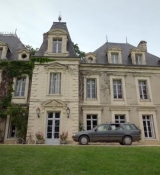 Emily_in_Paris_S02E08_WEBRip_x264-ION10_1694.jpg