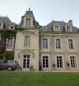 Emily_in_Paris_S02E08_WEBRip_x264-ION10_1700.jpg