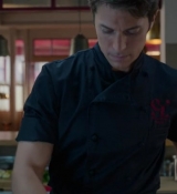 Emily_in_Paris_S02E08_WEBRip_x264-ION10_1710.jpg
