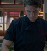 Emily_in_Paris_S02E08_WEBRip_x264-ION10_1711.jpg