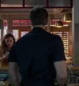 Emily_in_Paris_S02E08_WEBRip_x264-ION10_1718.jpg