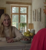 Emily_in_Paris_S02E08_WEBRip_x264-ION10_1765.jpg