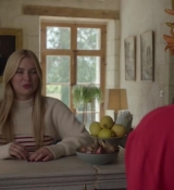Emily_in_Paris_S02E08_WEBRip_x264-ION10_1766.jpg