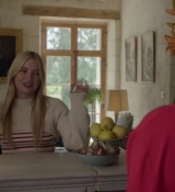 Emily_in_Paris_S02E08_WEBRip_x264-ION10_1767.jpg